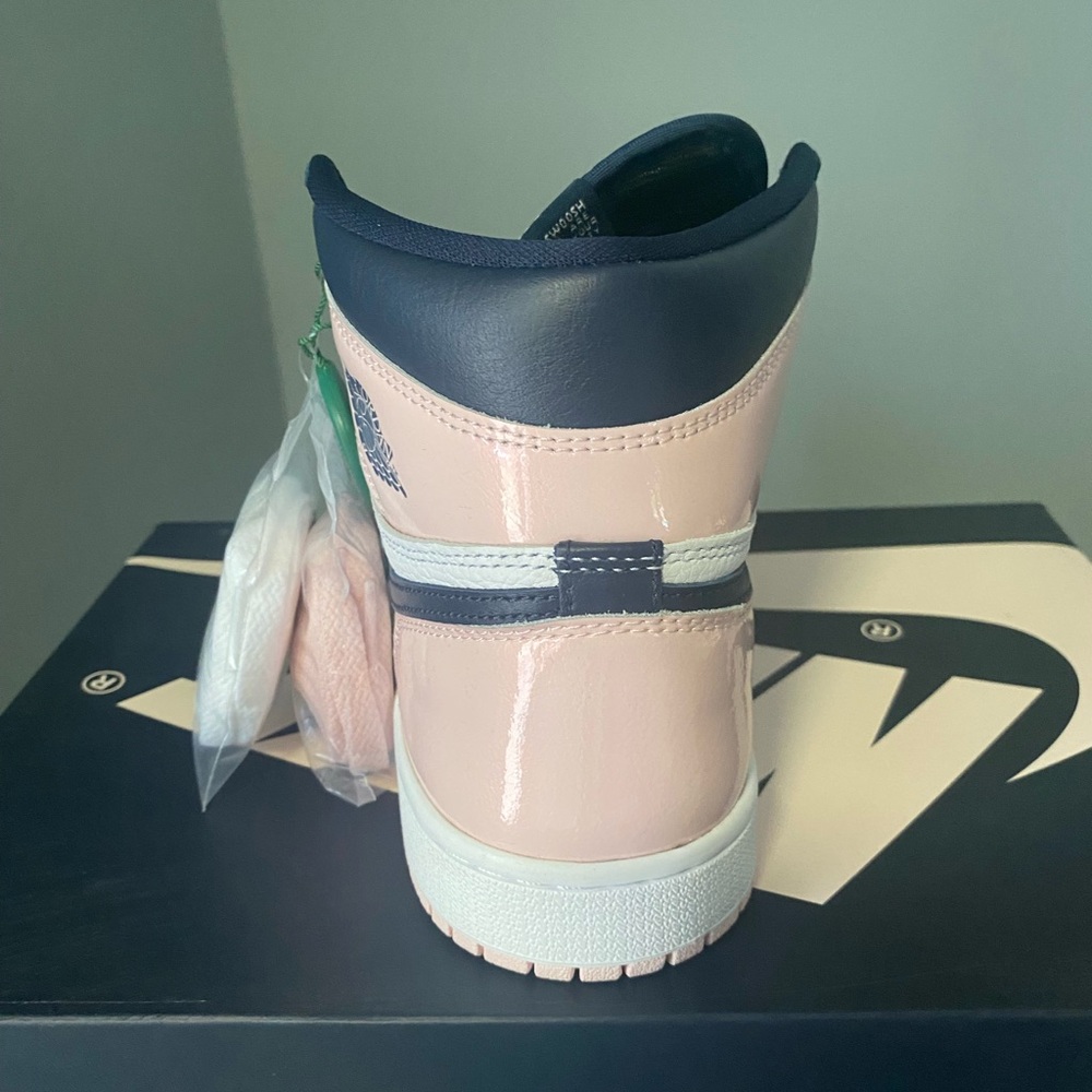 NWT Nike Women's Jordan 1 Retro High OG - Atmosphere, 7.5 - Picture 6 of 16